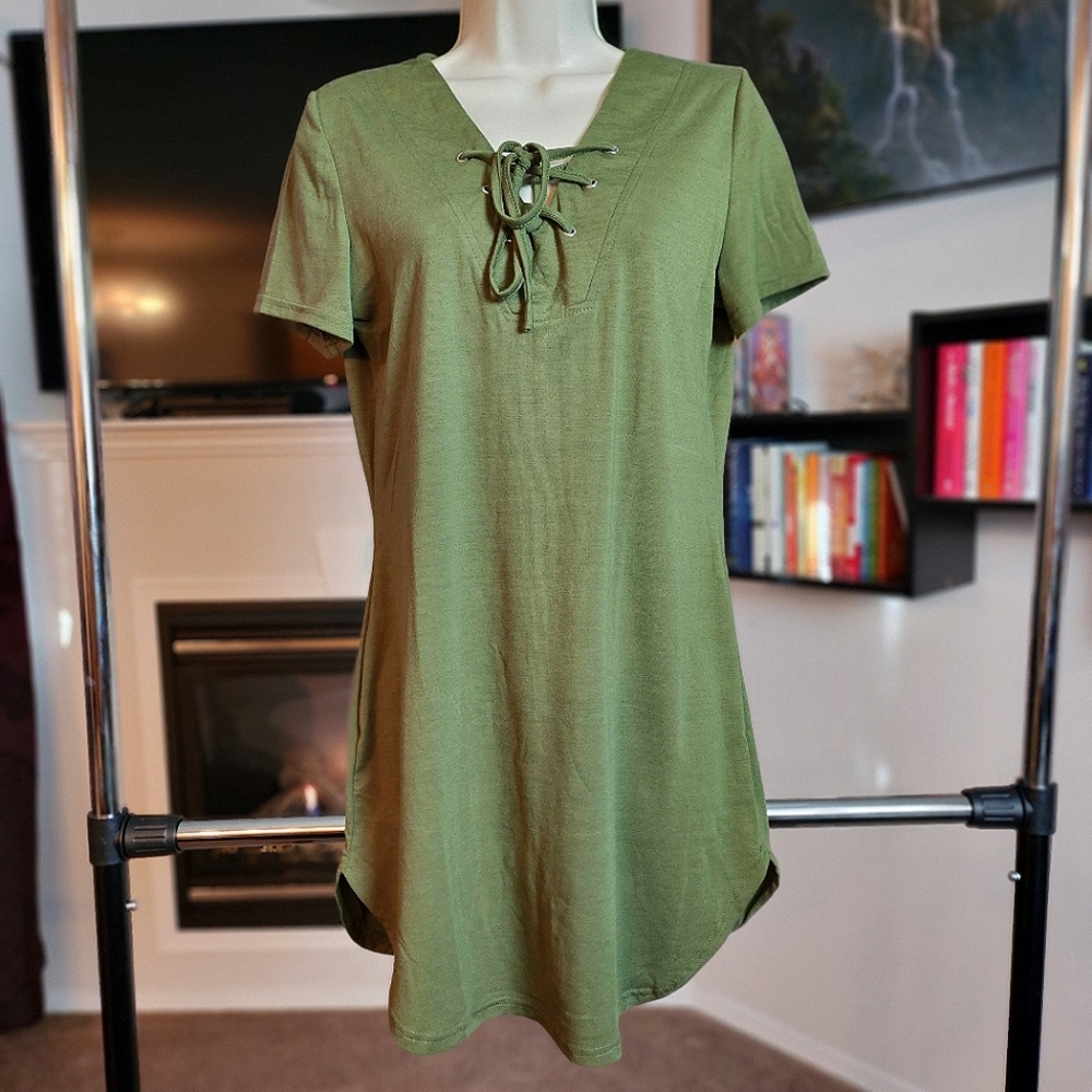 Zanzea lace-up front long tee size L